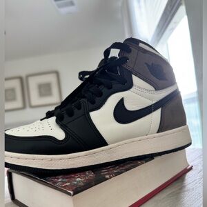 The Black-Mocha Air Jordan 1 retro high (6Y)